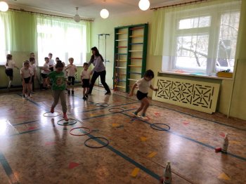 Спортивные соревнования "Веселые старты"